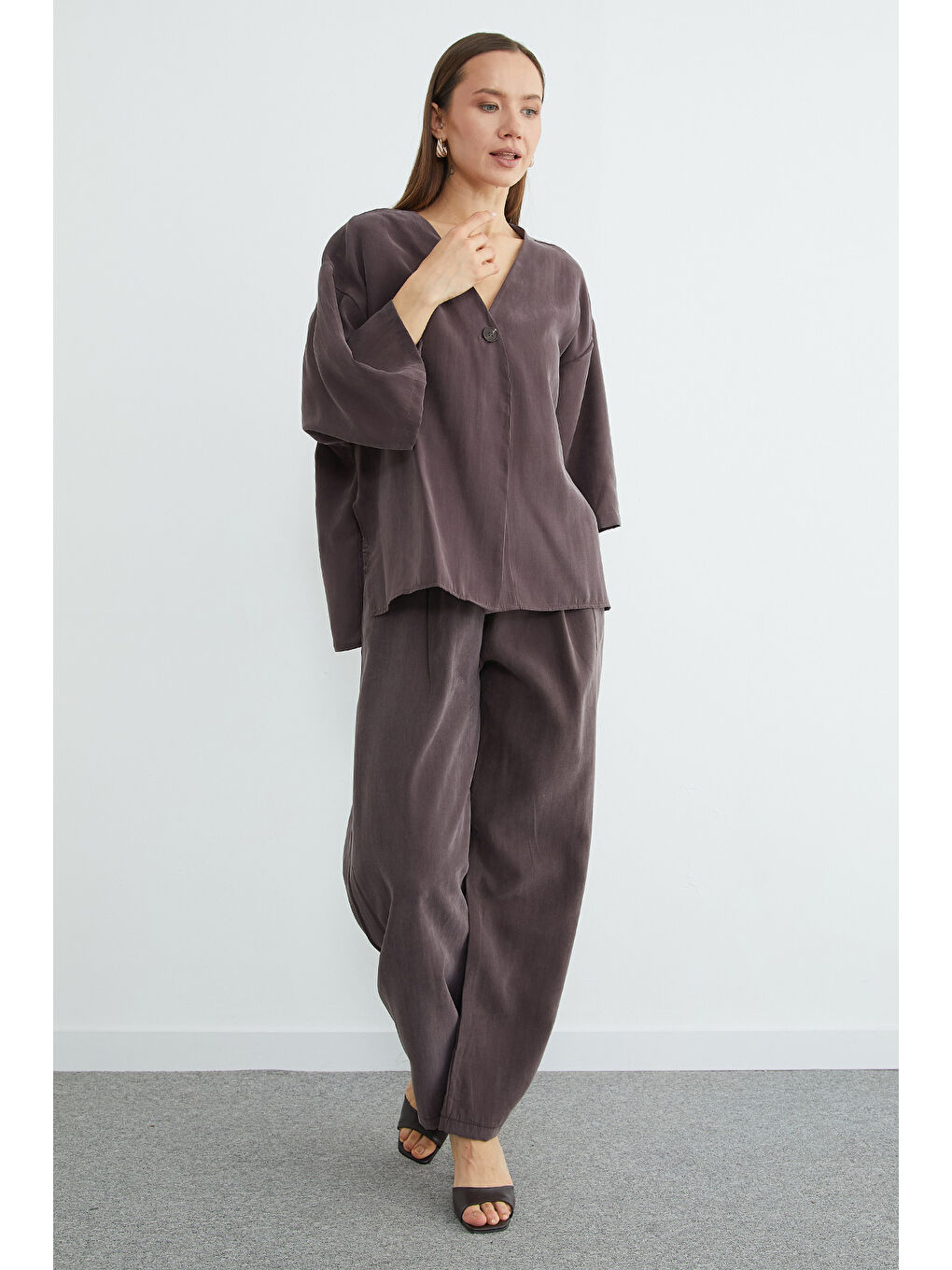 Kahverengi Tek Düğmeli Lyocell Kumaş Oversize Ceket-3