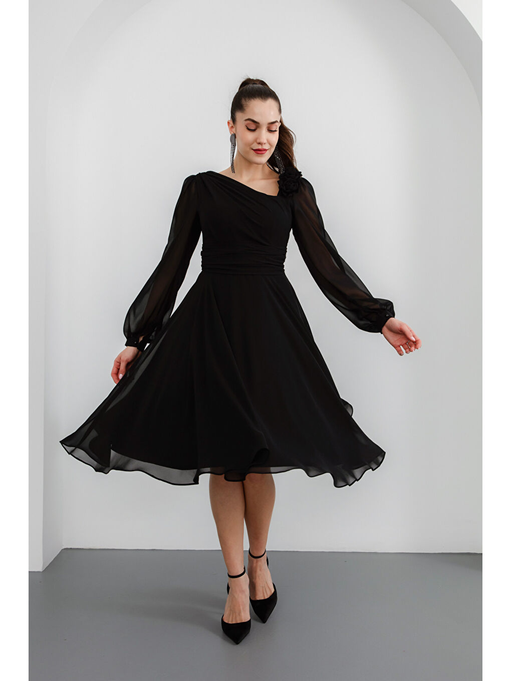 Kadın Siyah Çiçek Detaylı Midi Abiye Elbise