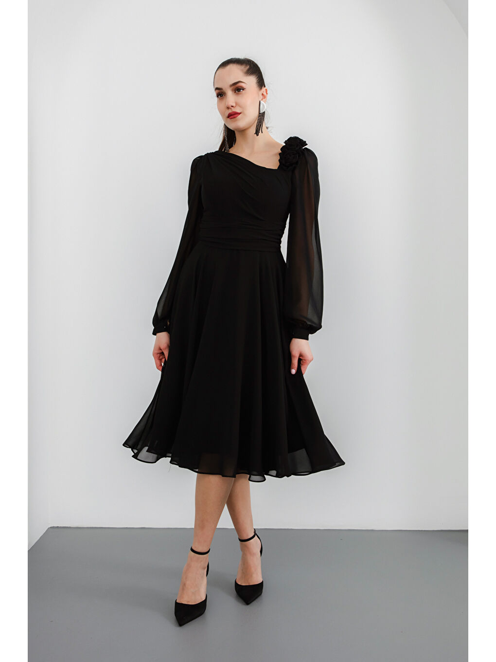 Kadın Siyah Çiçek Detaylı Midi Abiye Elbise-1