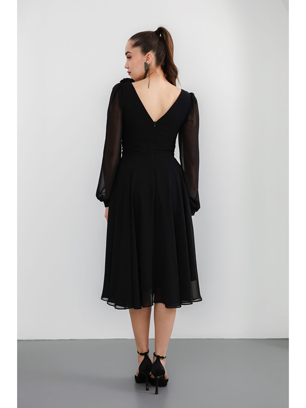 Kadın Siyah Çiçek Detaylı Midi Abiye Elbise-4