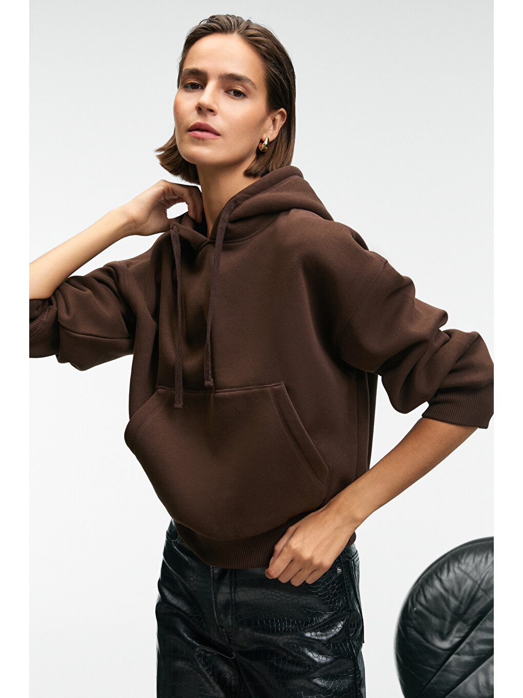 Selene Kadın Kapüşonlu Kangru Cepli Regular Fit Kahverengi Sweatshirt-3