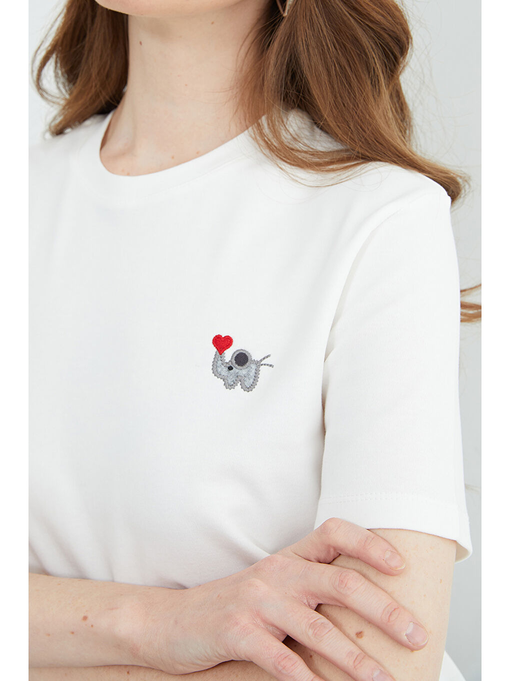 Beyaz Fil Nakışlı Bisiklet Yaka Tişört-3