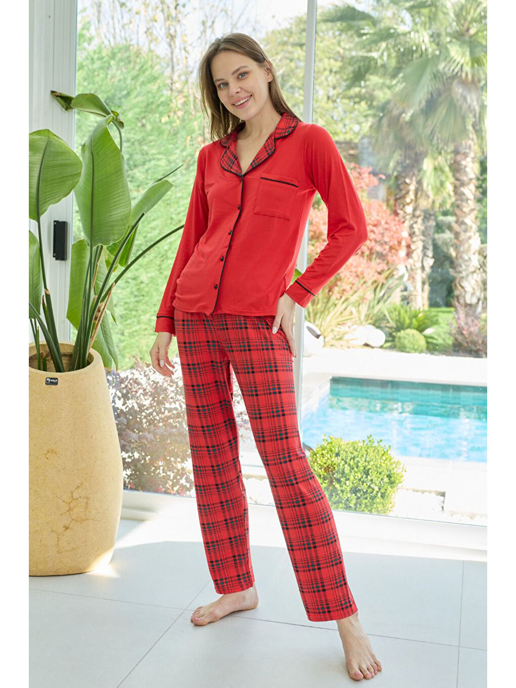 Kadın Kare Desenli Önü Düğmeli Yumuşak Milan Kumaş Pijama Takımı 250350 Kırmızı01-2