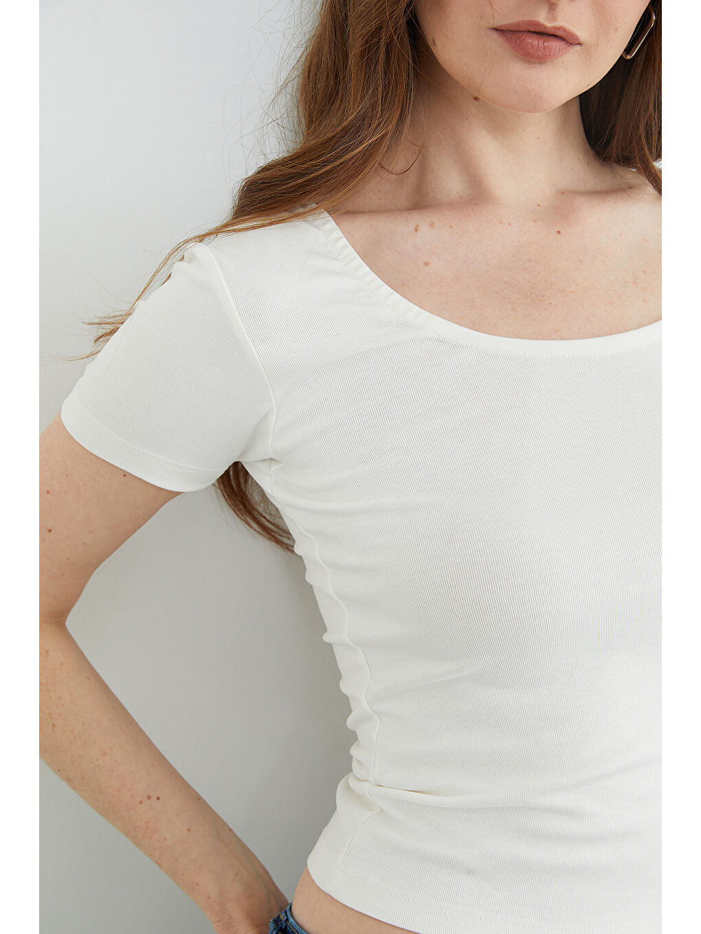 Ekru Basic U Yaka Crop Tişört-4