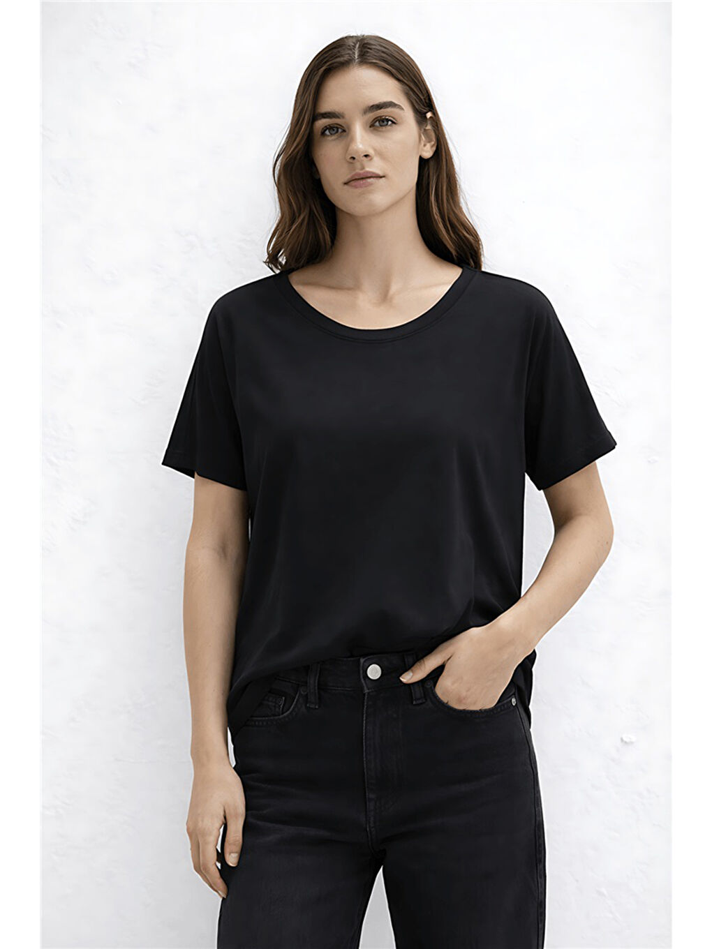Siyah Pamuk ve Modal Karışımlı Yuvarlak Yaka Kadın Bluz 26Y0309K1
