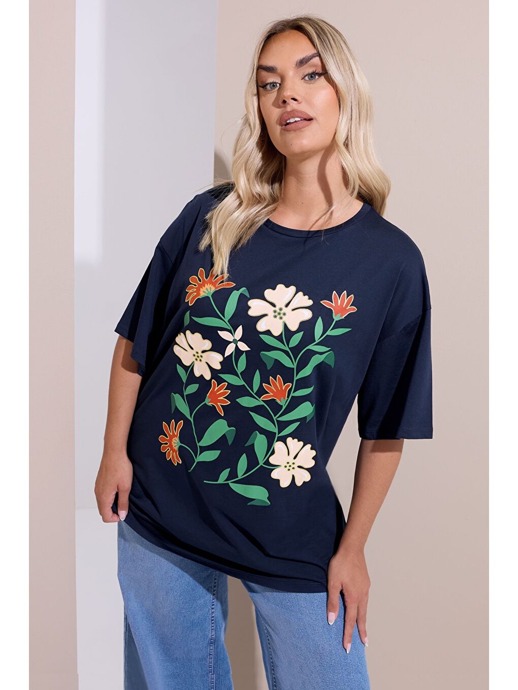 Lacivert Büyük Beden Bisiklet Yaka Kısa Kollu Çiçek Desenli T-shirt 304198