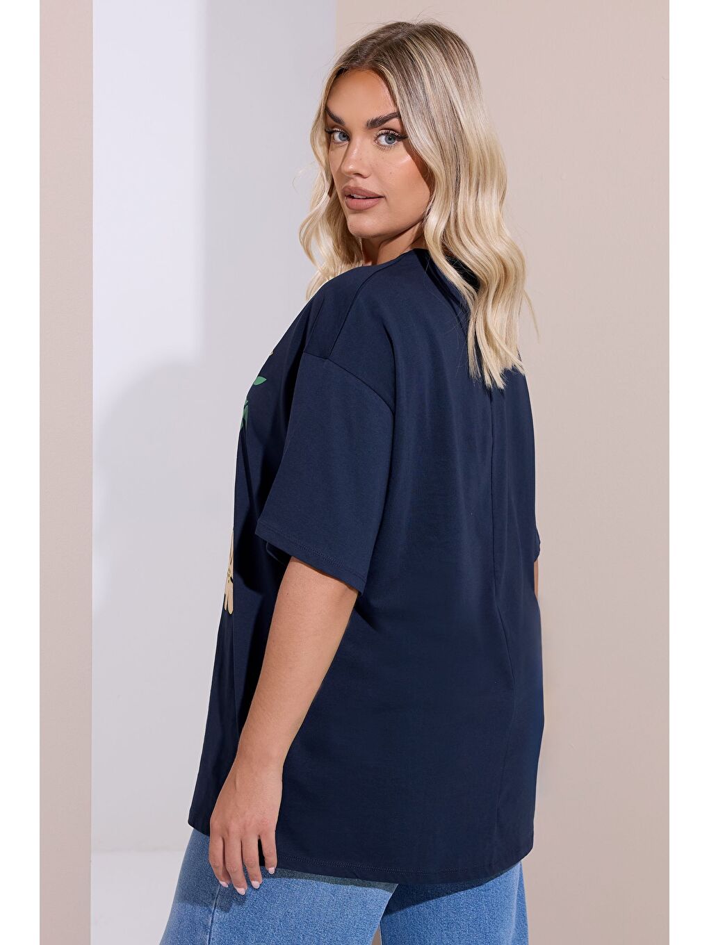 Lacivert Büyük Beden Bisiklet Yaka Kısa Kollu Çiçek Desenli T-shirt 304198-3