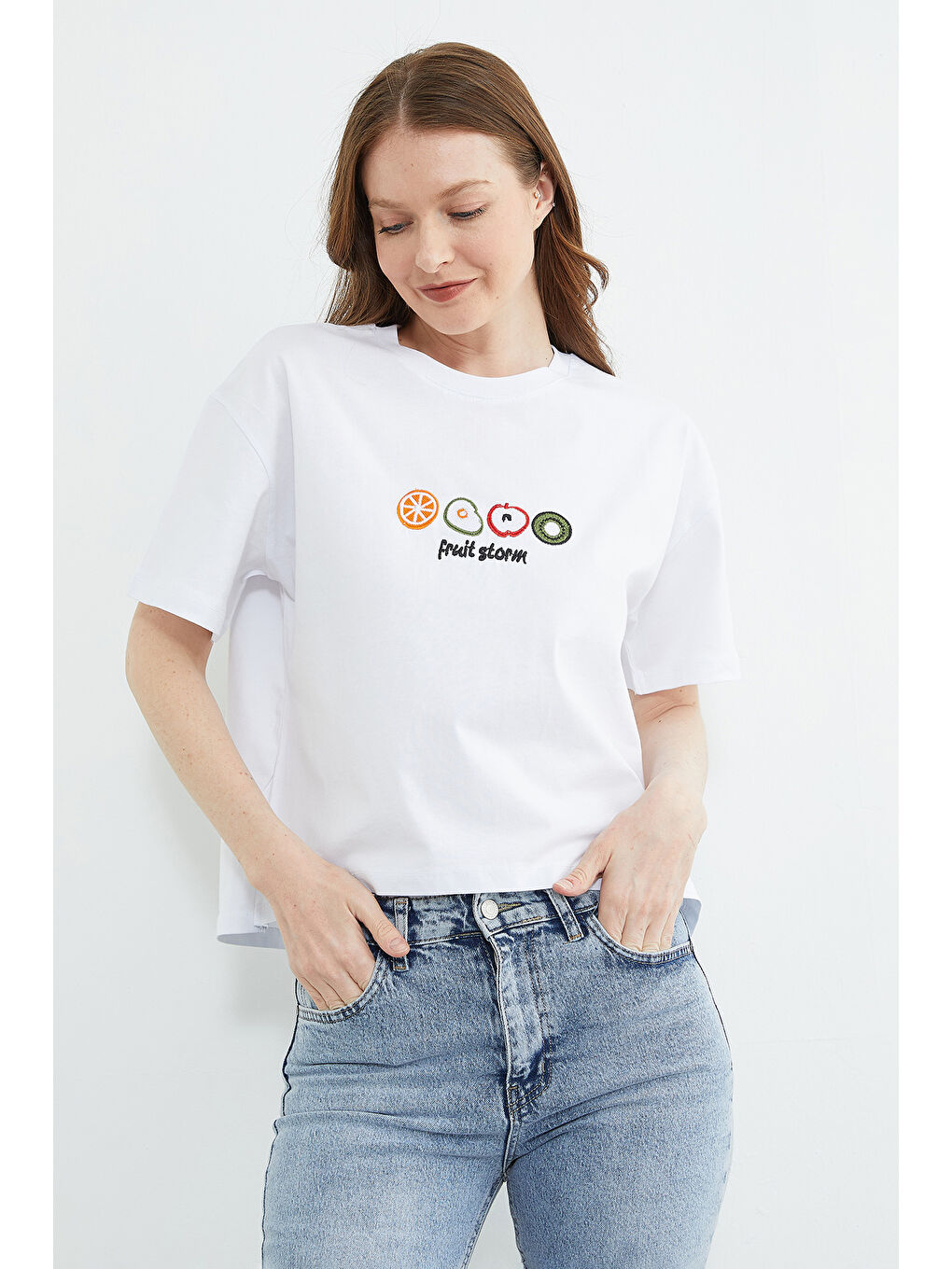 Beyaz Meyve Nakışlı Yırtmaçlı Oversize Tişört-3