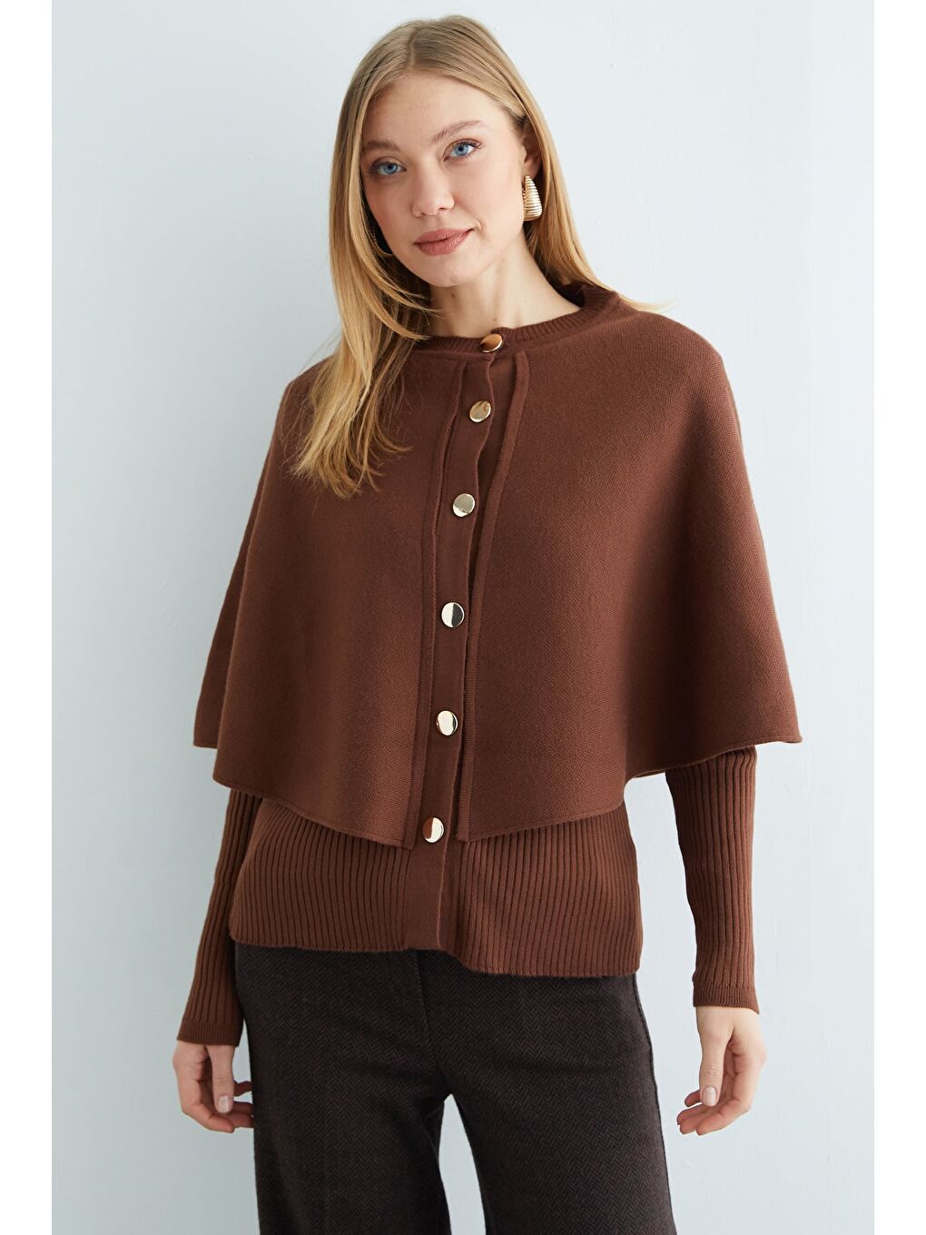 Kahverengi Pelerinli Düğmeli Bisiklet Yaka Triko Hırka-2