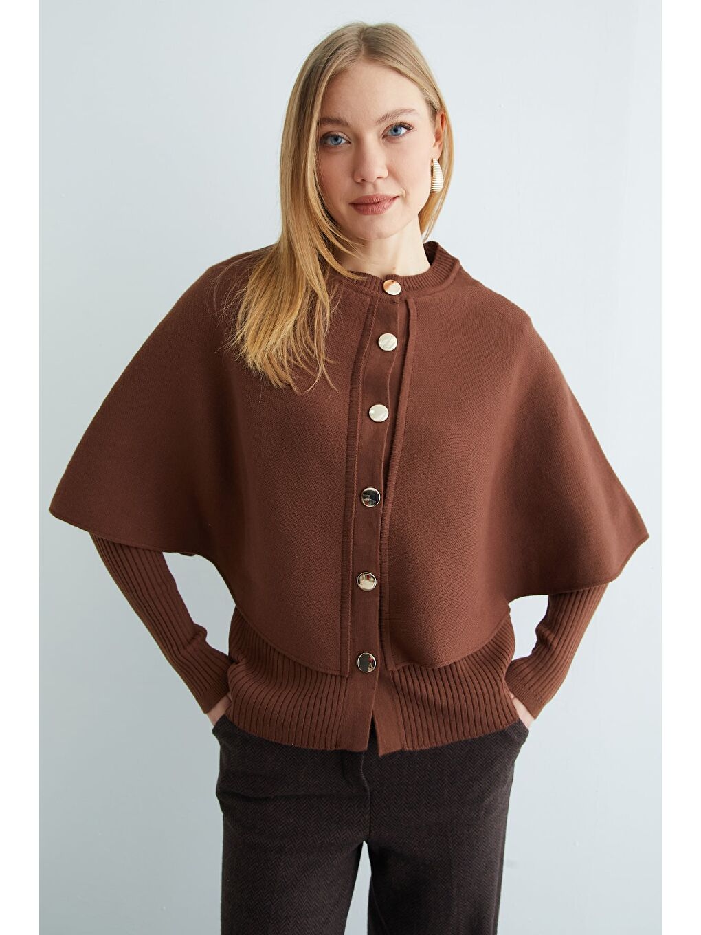 Kahverengi Pelerinli Düğmeli Bisiklet Yaka Triko Hırka-4