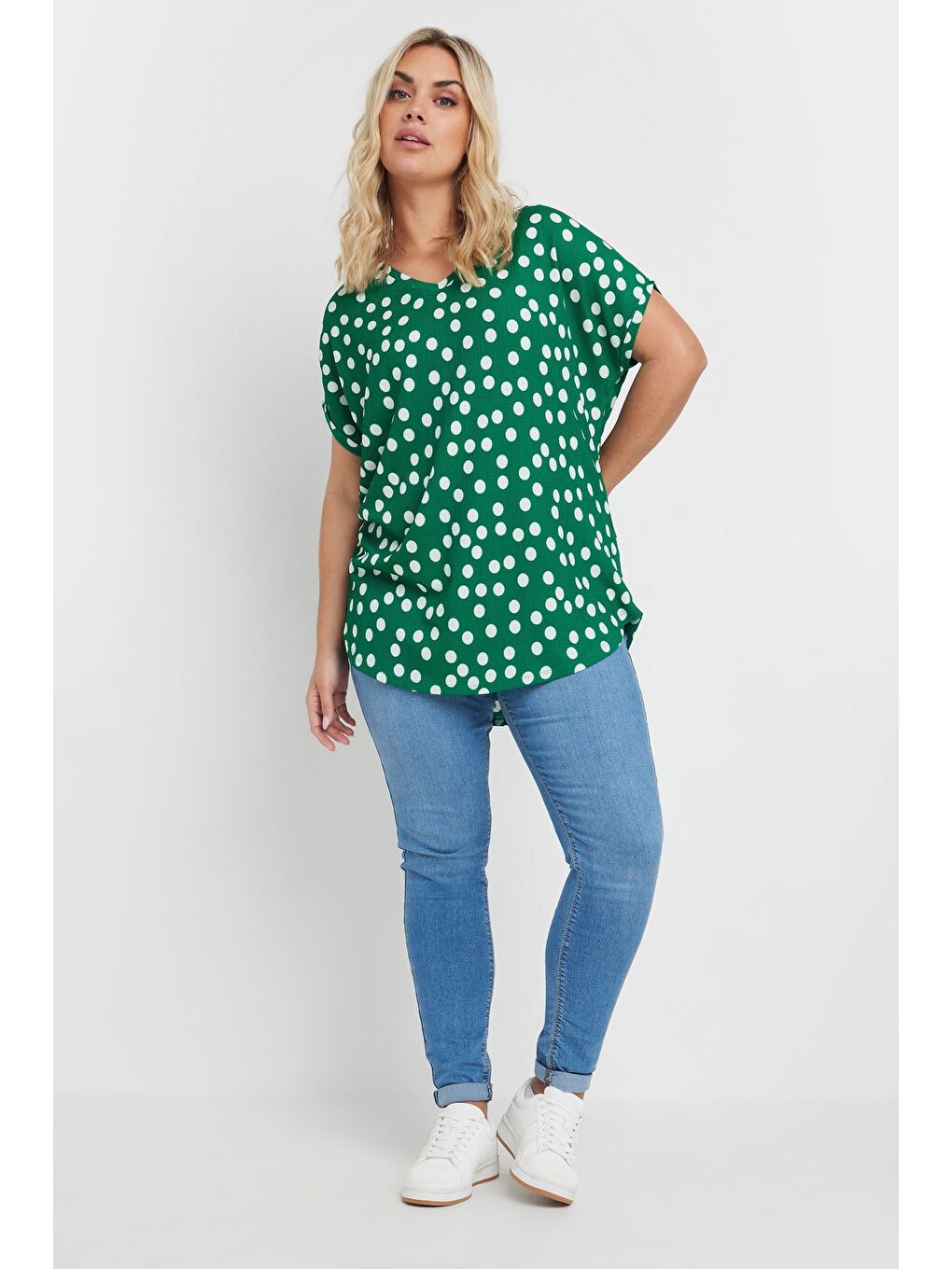 Yeşil Büyük Beden V Yaka Kısa Kollu Puantiyeli T-shirt 303956-1