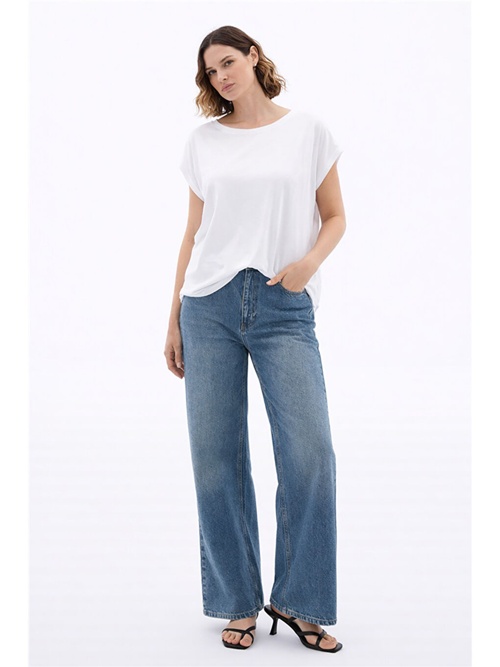 Ekru Dökümlü Bisiklet Yaka Kısa Kollu Kadın Bluz 26Y0081K1-1