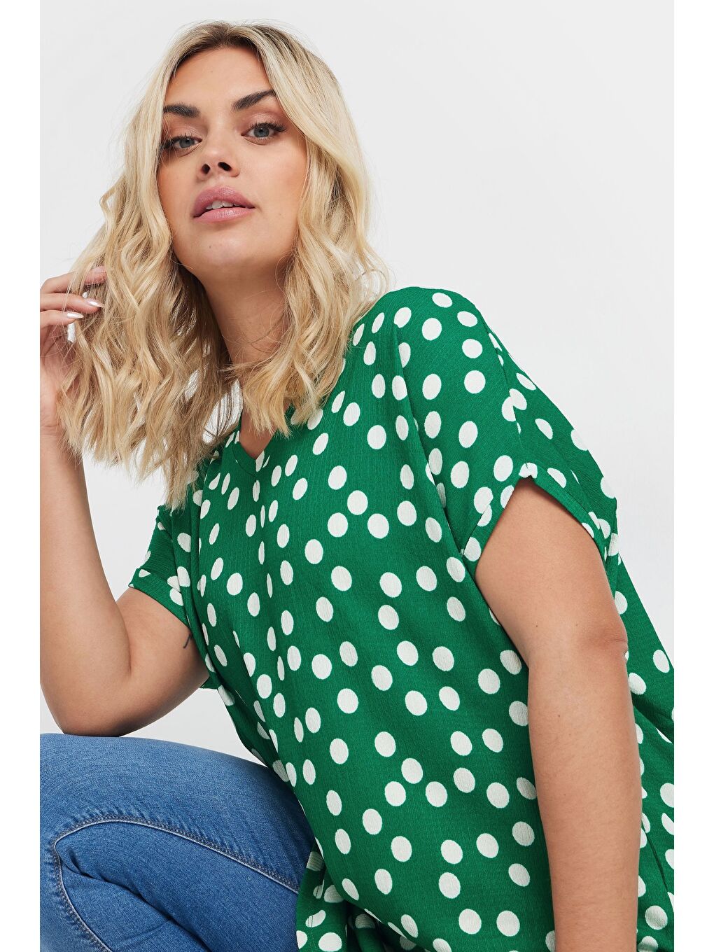 Yeşil Büyük Beden V Yaka Kısa Kollu Puantiyeli T-shirt 303956-3