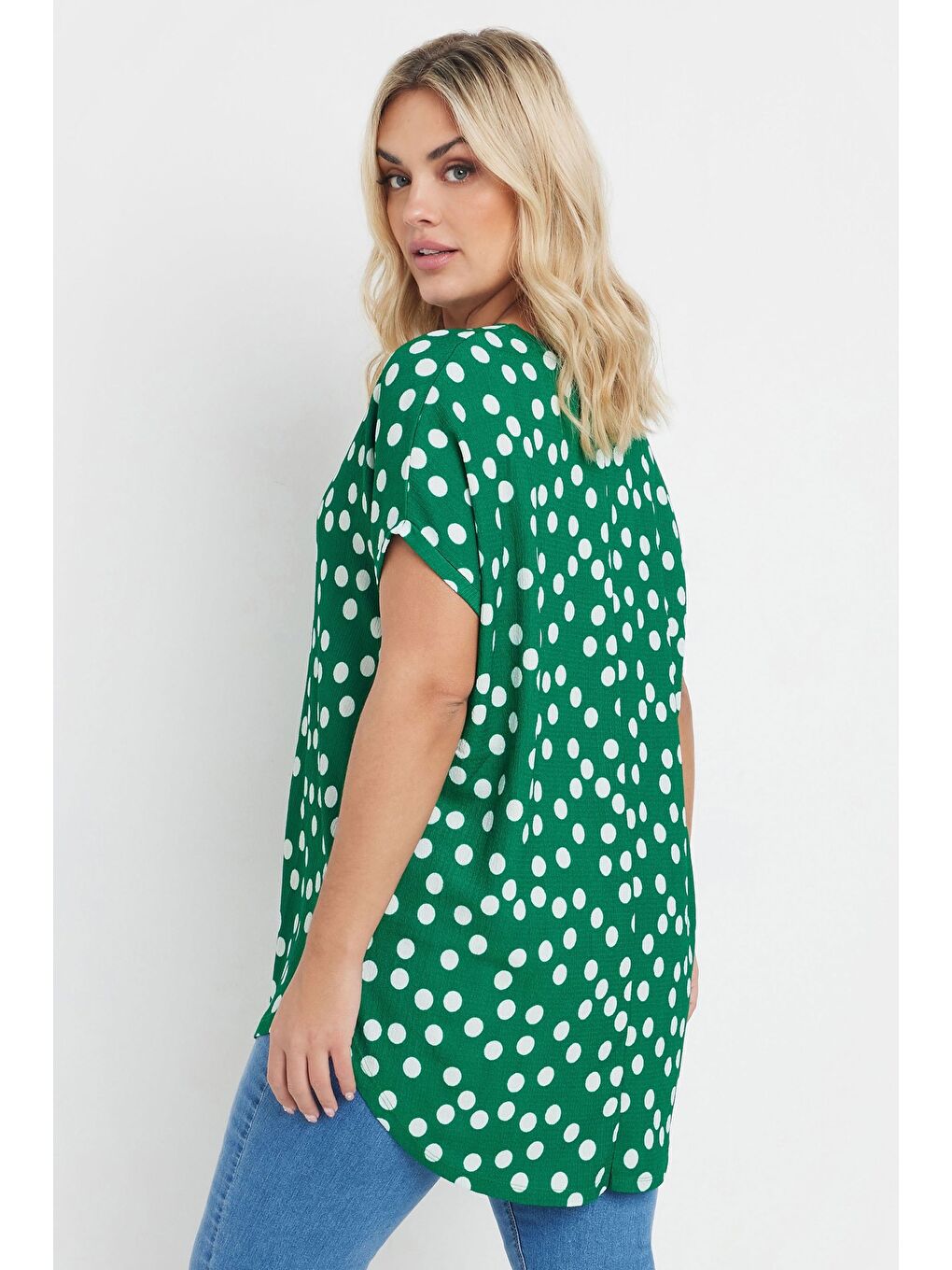 Yeşil Büyük Beden V Yaka Kısa Kollu Puantiyeli T-shirt 303956-4