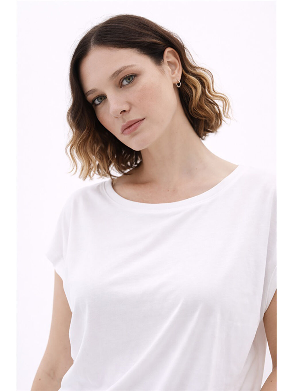 Ekru Dökümlü Bisiklet Yaka Kısa Kollu Kadın Bluz 26Y0081K1-3