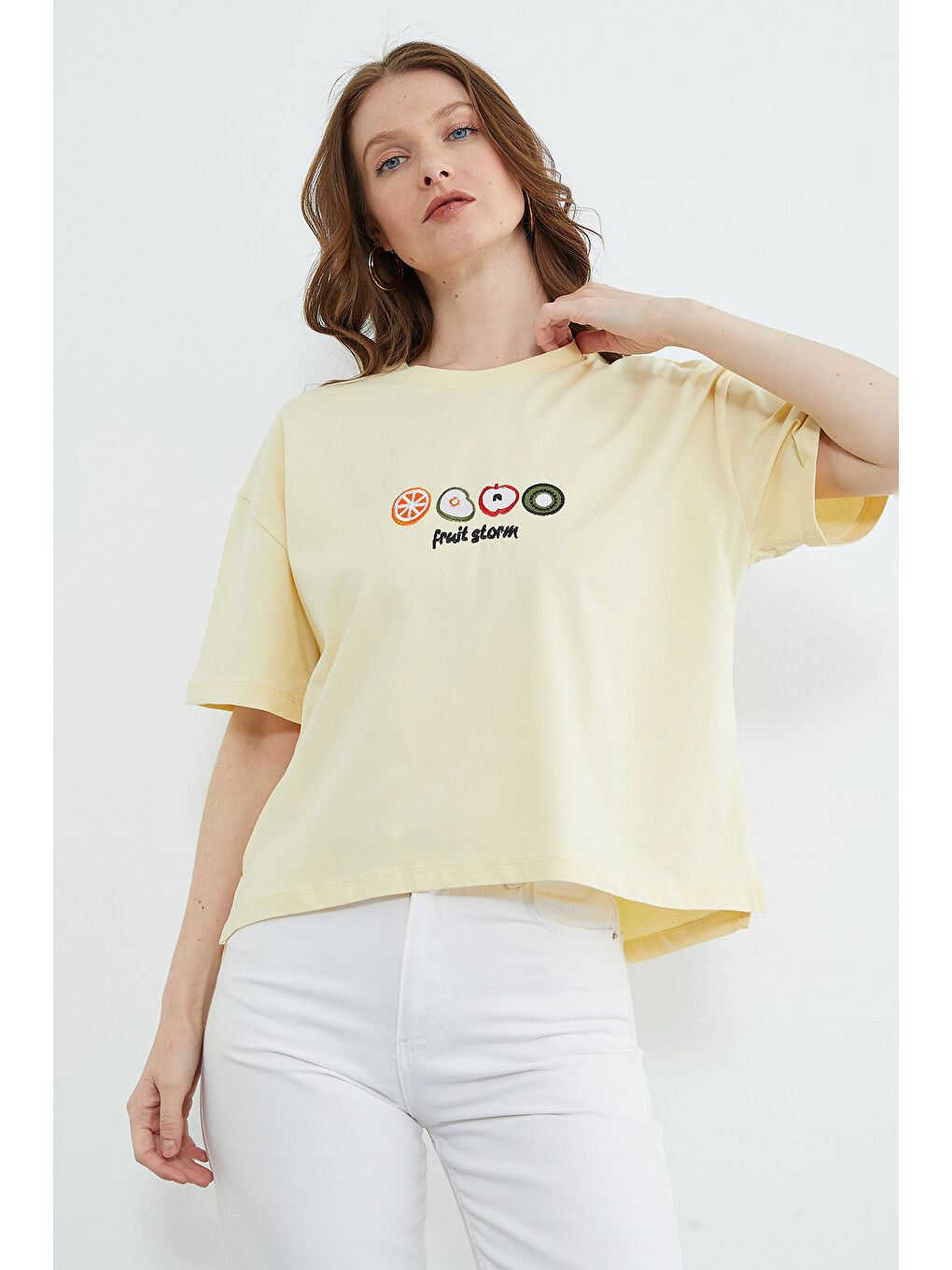 Sarı Meyve Nakışlı Yırtmaçlı Oversize Tişört-4