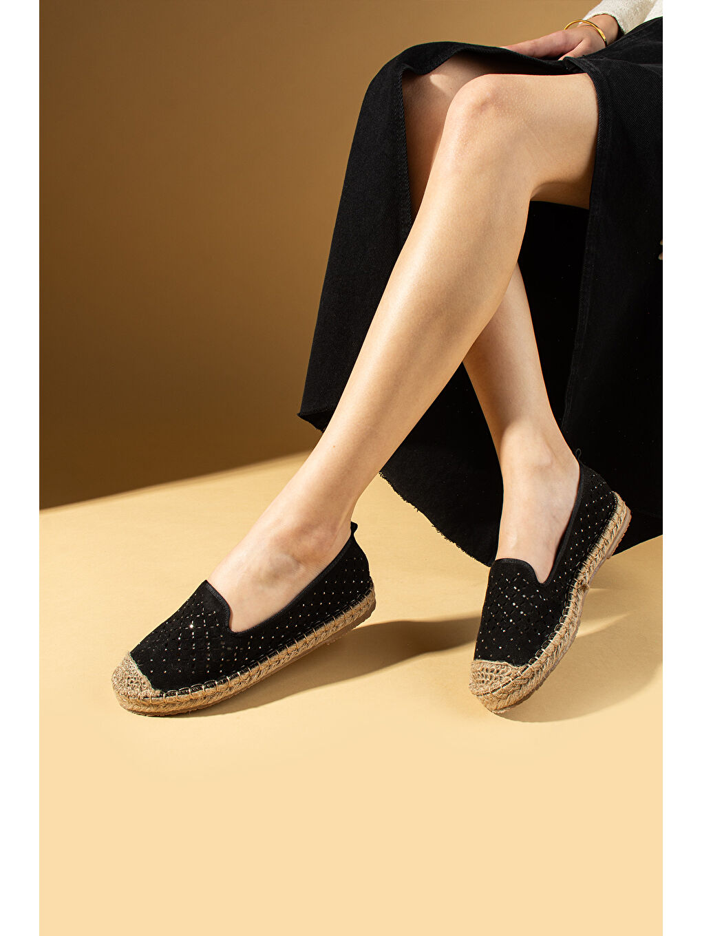 Siyah Lazer Kesim Rahat Hasır Taban Dilli Kadın Babet 68-1024-25Süet-1