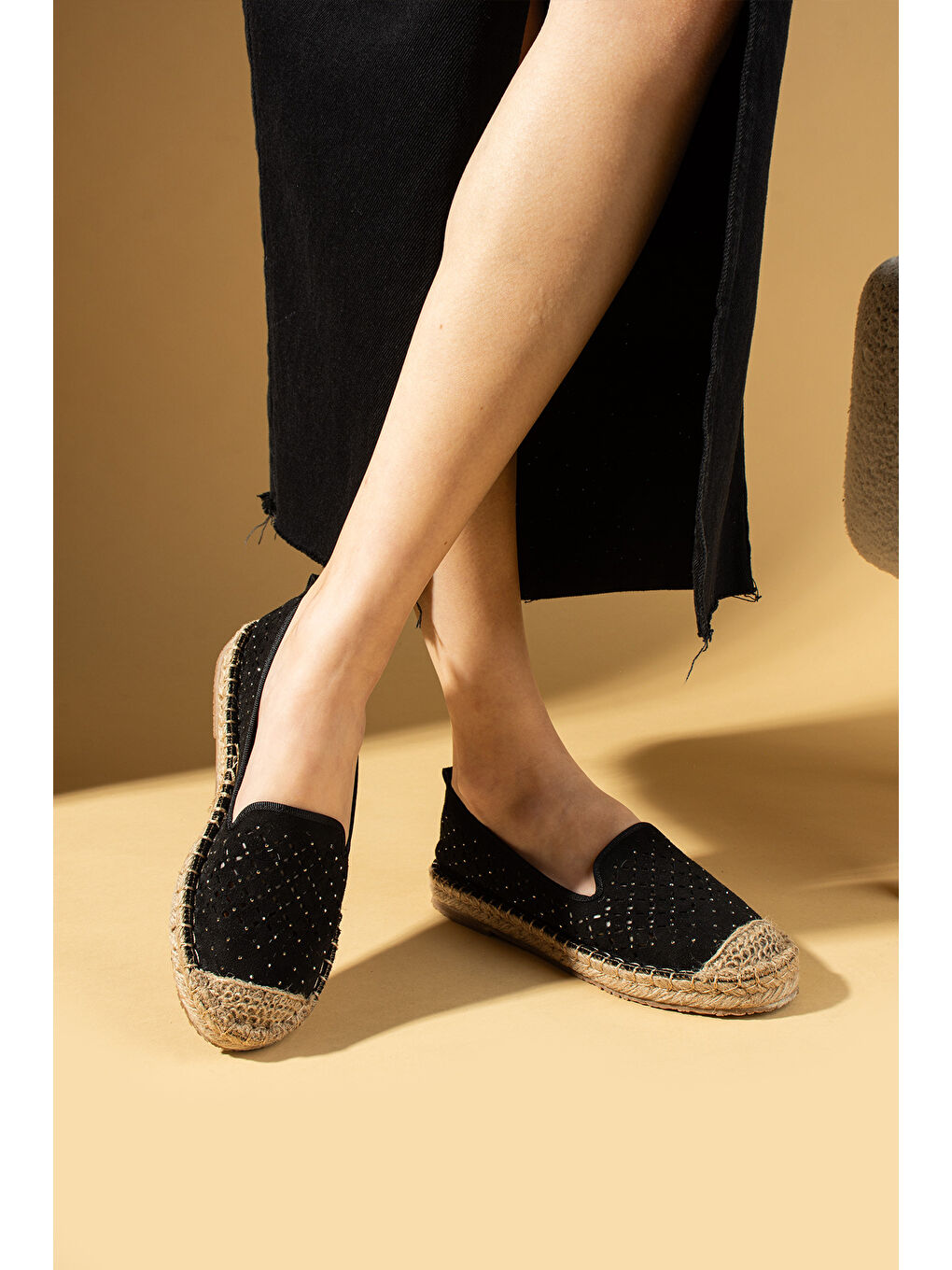 Siyah Lazer Kesim Rahat Hasır Taban Dilli Kadın Babet 68-1024-25Süet-2