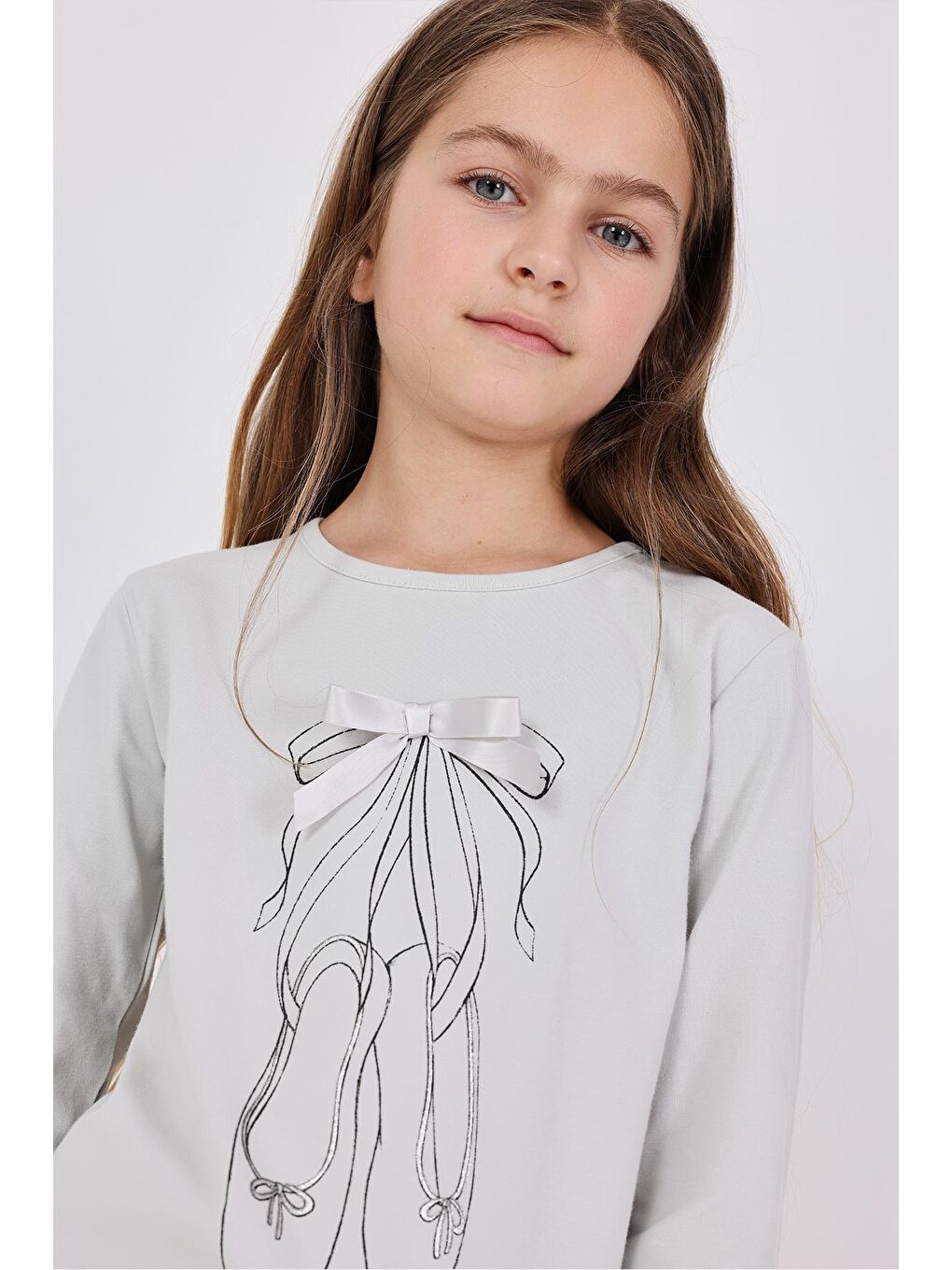Gri Kız Çocuk Fiyonk Aksesuarlı Bluz-5