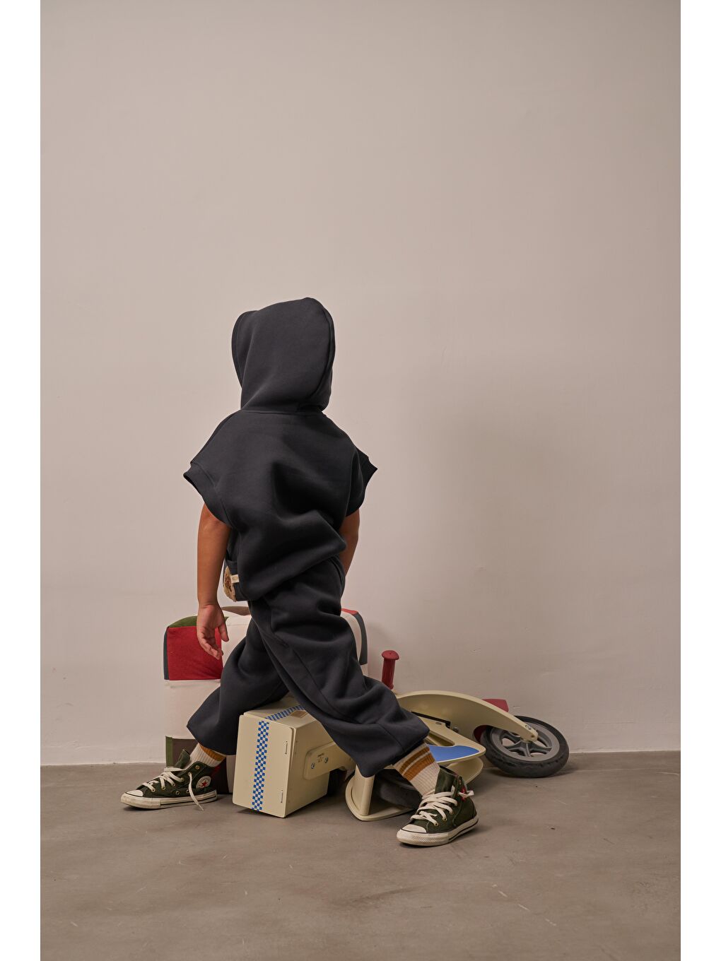 Koyu Gri Nakışlı Cepli Hoodie Takım-2