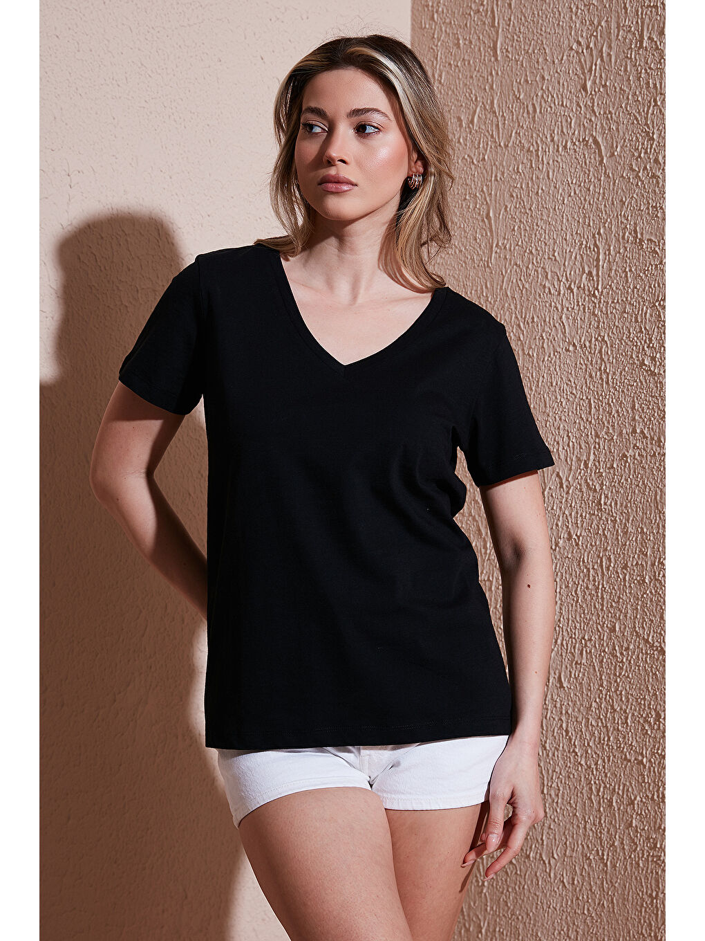 Siyah % 100 Pamuk Comfort Fit V Yaka Basic Bluz 25Y0321K1