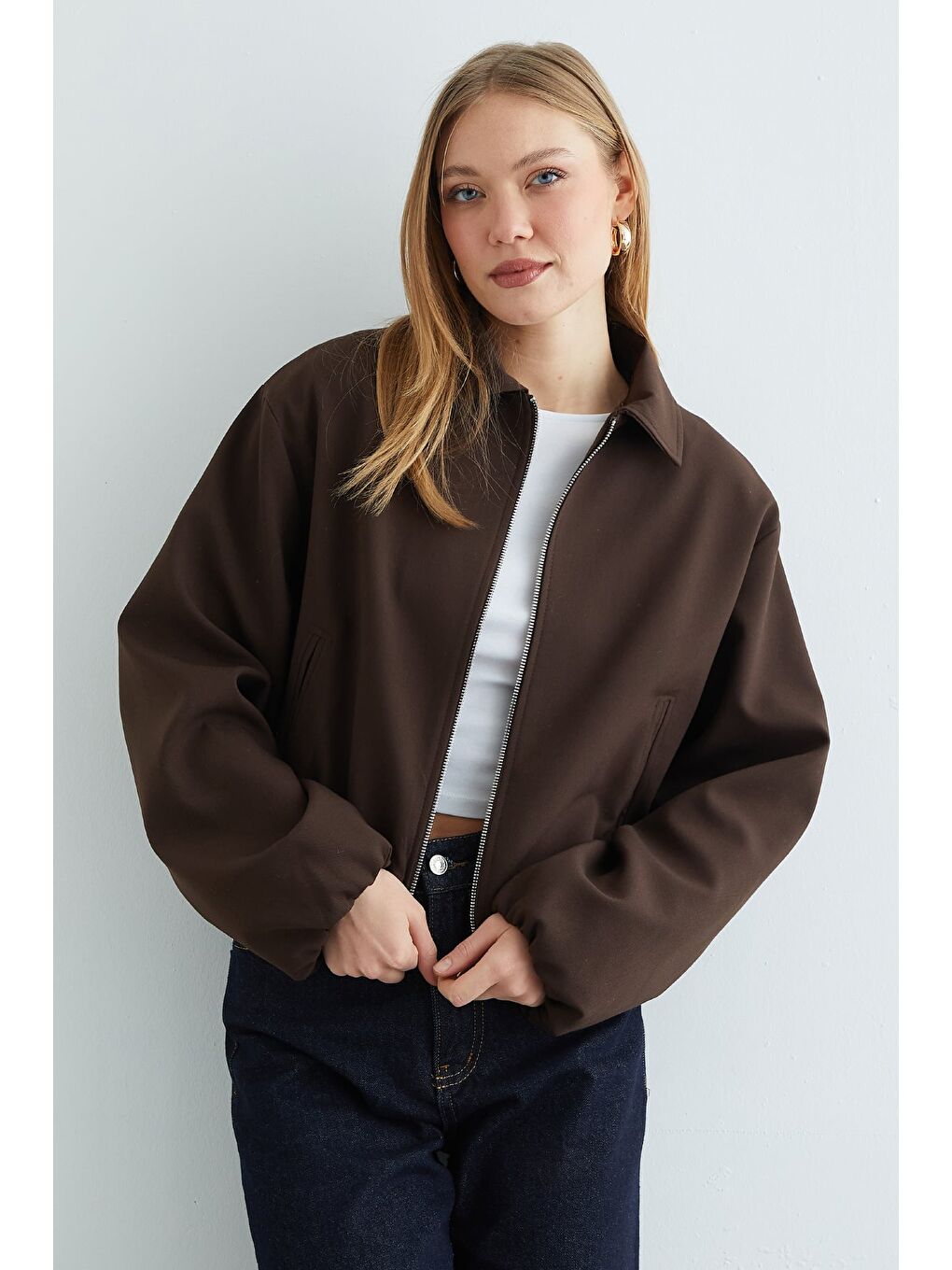 Kahverengi Fermuarlı Polo Yaka Crop Bomber Ceket-2