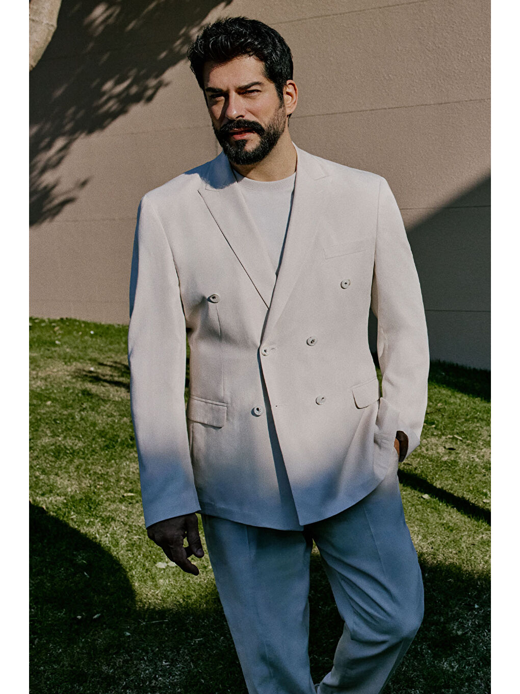 Erkek Bej Slim Fit Dar Kesim Kırlangıç Yaka Kapak Cepli Kruvaze Damatlık Smokin Takım