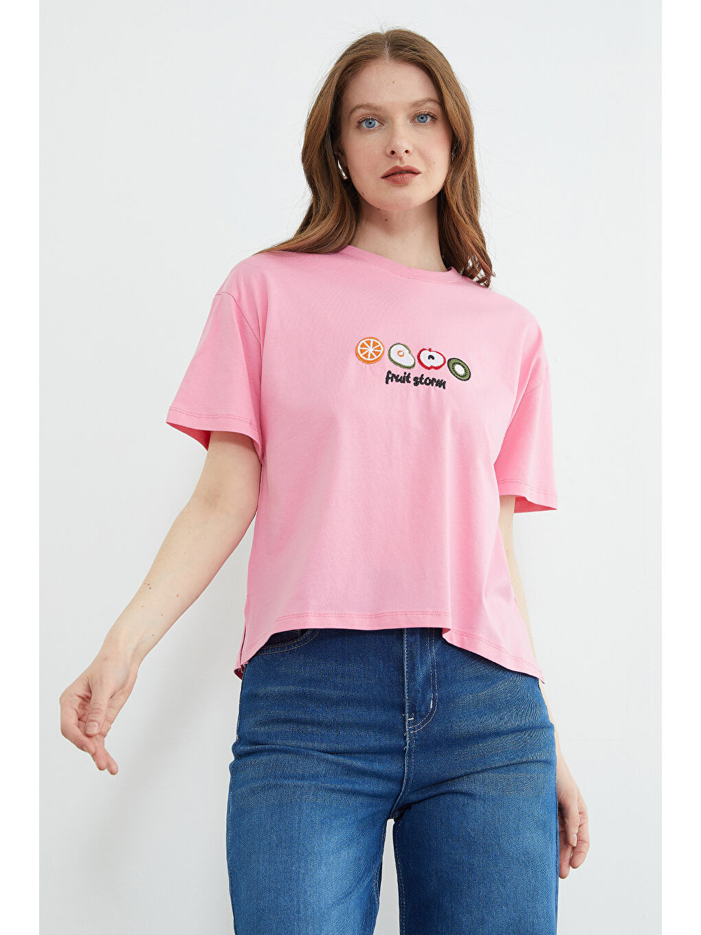 Pembe Meyve Nakışlı Yırtmaçlı Oversize Tişört-2