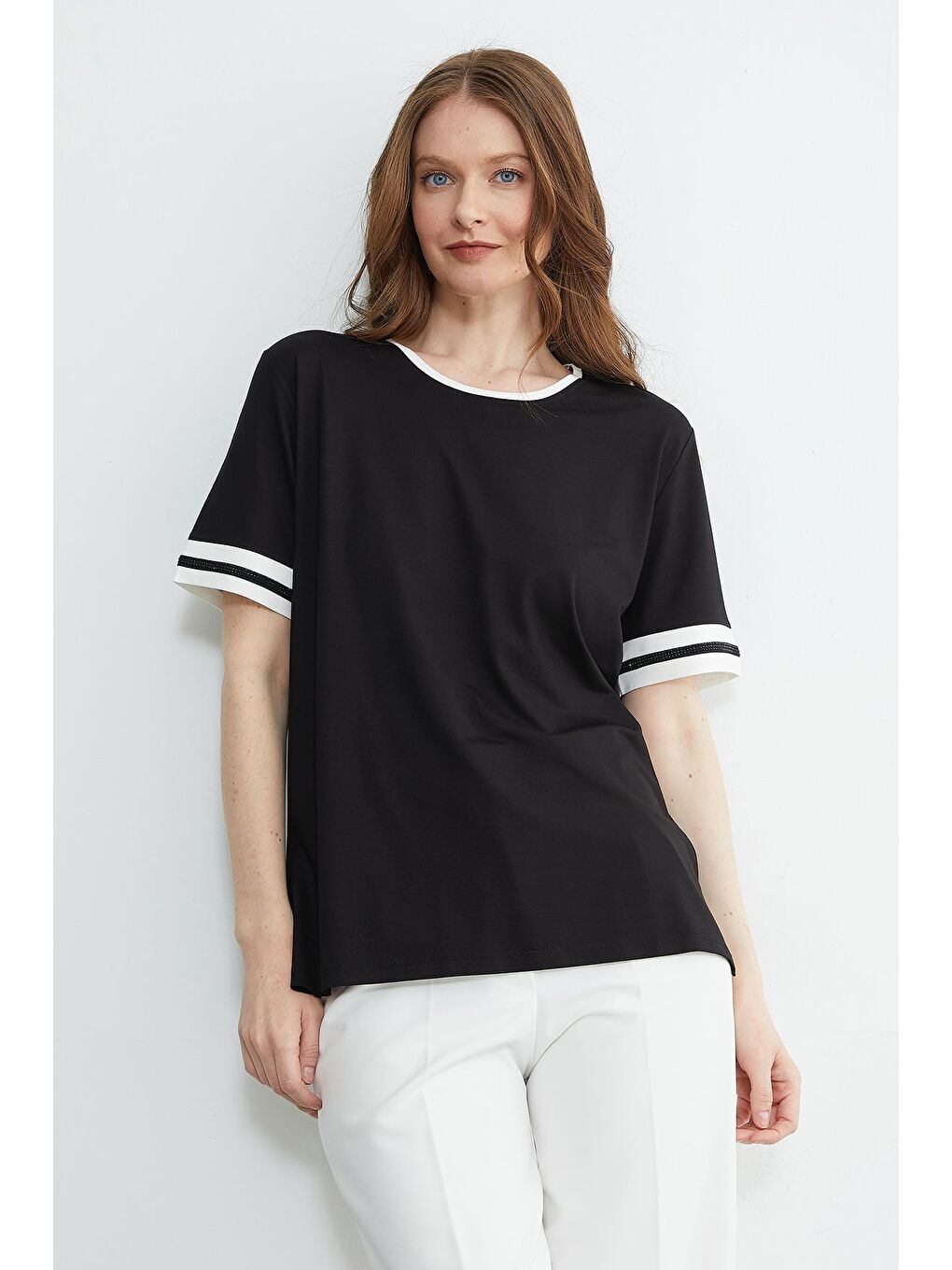 Siyah Kolu Taşlı Biyeli Bisiklet Yaka Tişört-1