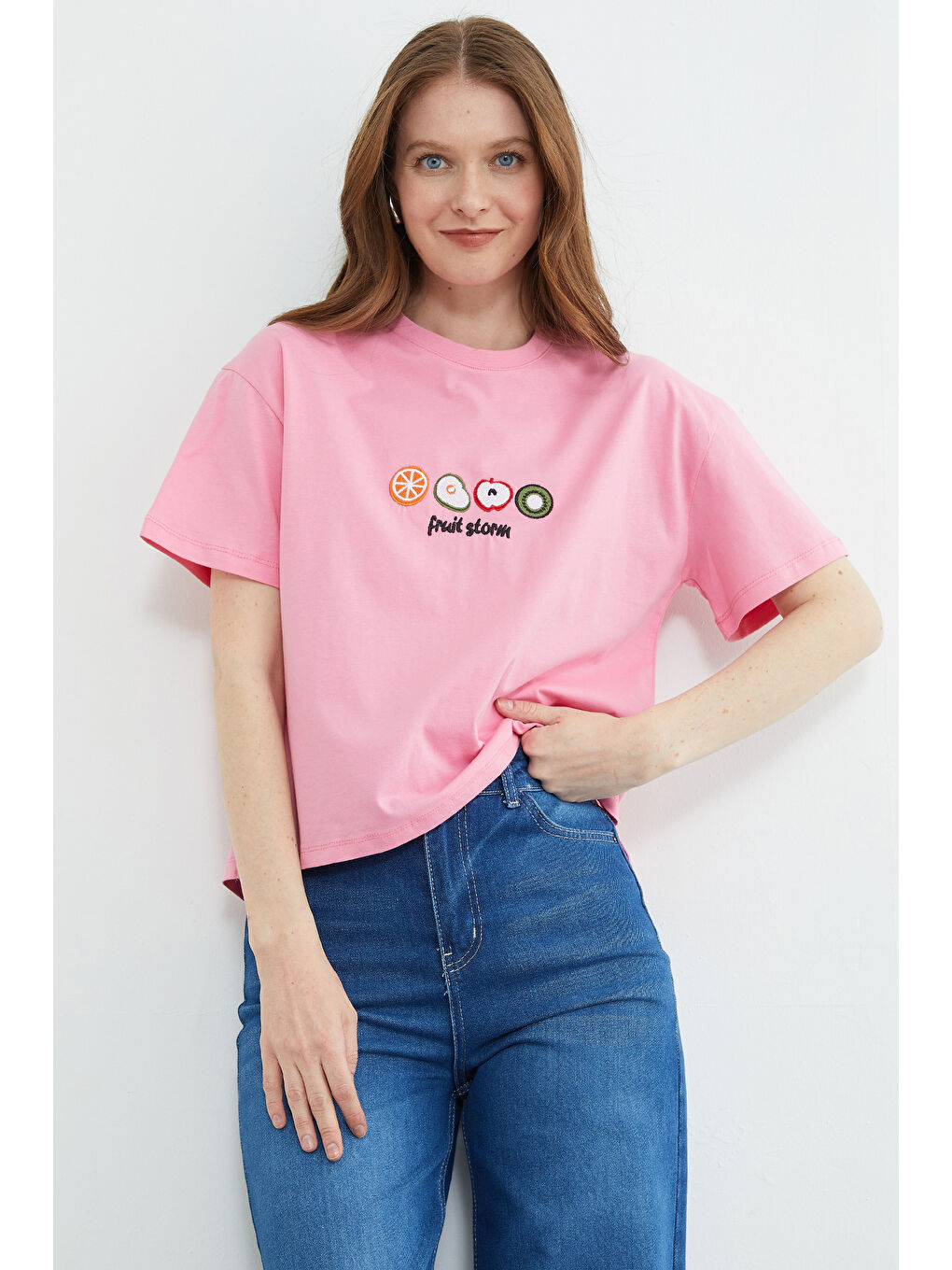 Pembe Meyve Nakışlı Yırtmaçlı Oversize Tişört-3