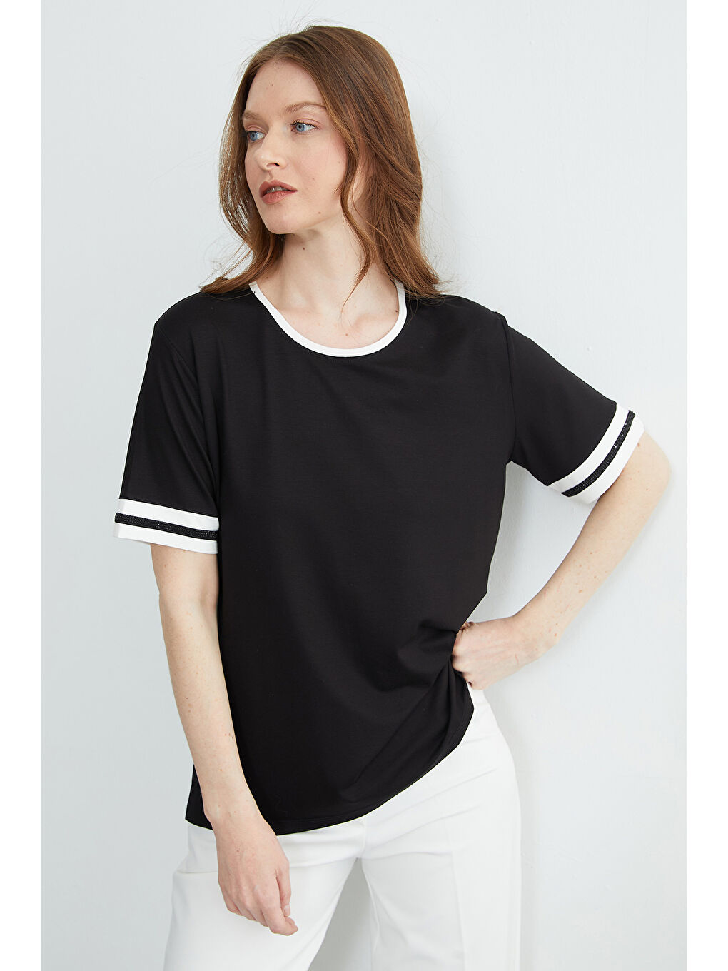 Siyah Kolu Taşlı Biyeli Bisiklet Yaka Tişört-3