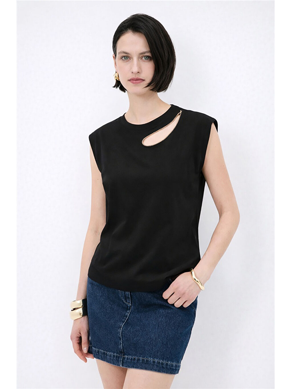 Siyah Pamuklu Pencere Detaylı Taşlı Kadın Bluz 26Y0165K1-3