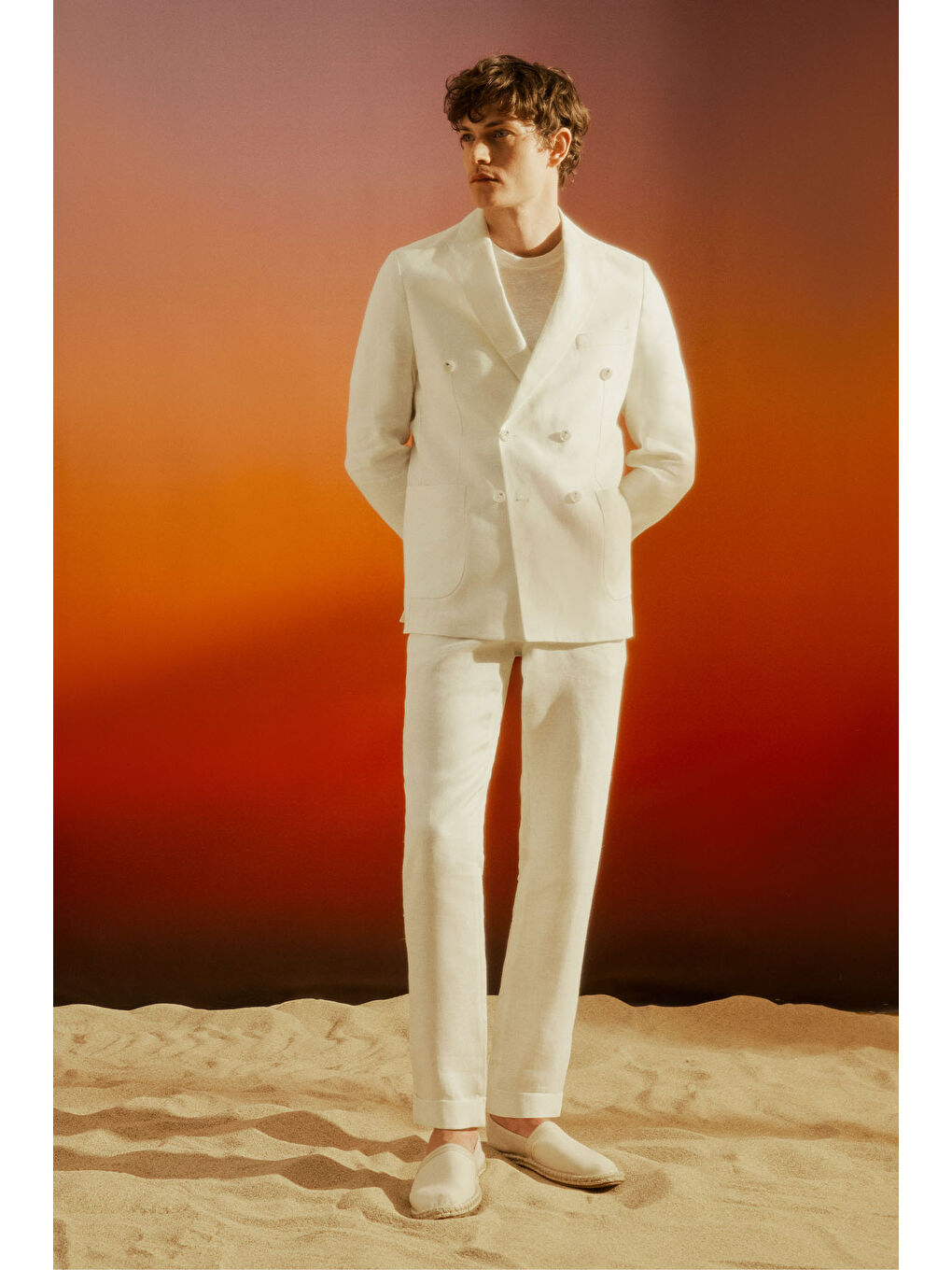 Erkek Bej Slim Fit Dar Kesim Kırlangıç Yaka Kapak Cepli Kruvaze Damatlık Smokin Takım-1