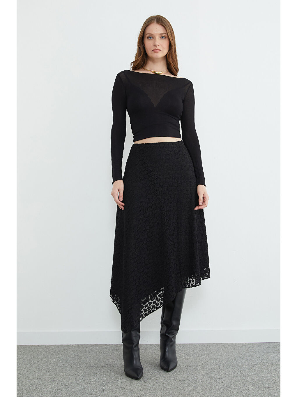 Siyah Dantelli Beli Fermuarlı Asimetrik Kesim Etek-3