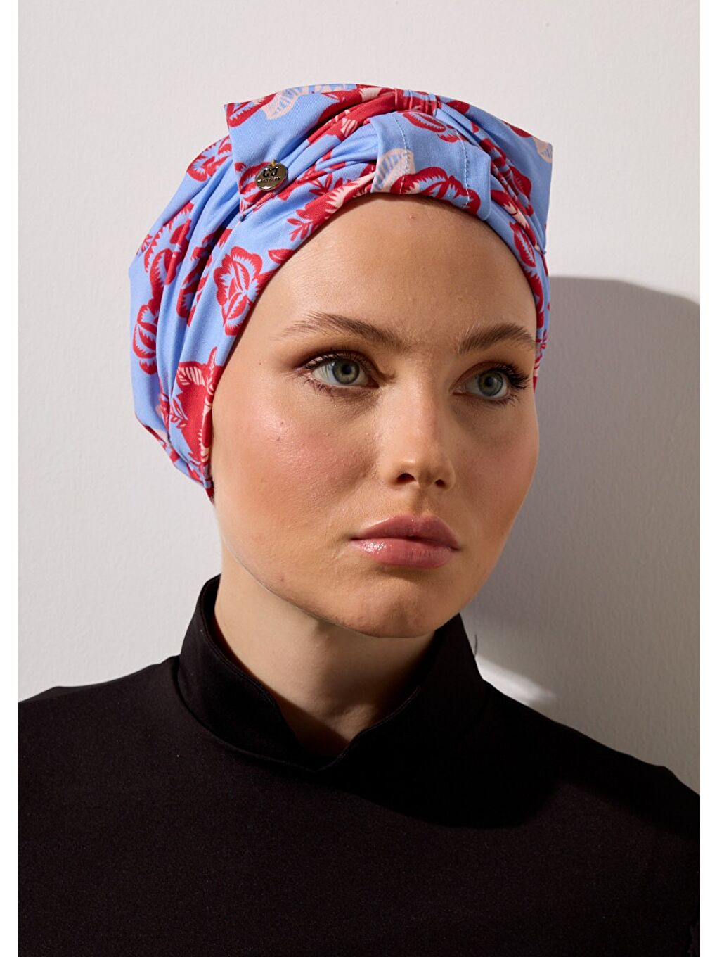 Karışık Cicekli Desenli Fiyonklu Bone