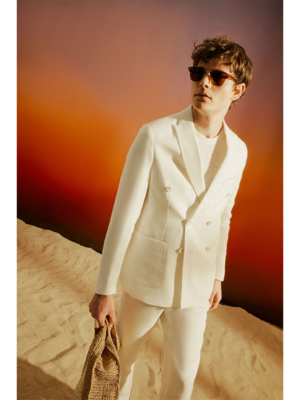 Erkek Bej Slim Fit Dar Kesim Kırlangıç Yaka Kapak Cepli Kruvaze Damatlık Smokin Takım-3