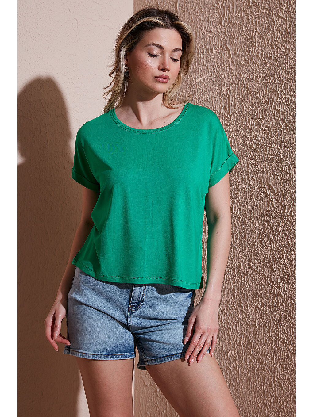 Yeşil Comfort Fit Bisiklet Yaka Bluz 25Y0519K1-1