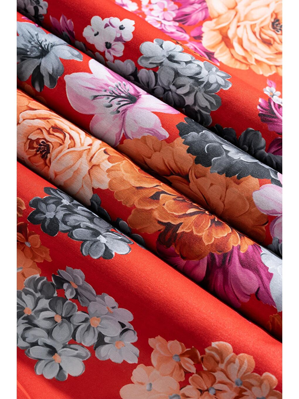 Kırmızı Kadın Tesettür Digital Baskılı Gül Desen Eşarp-3