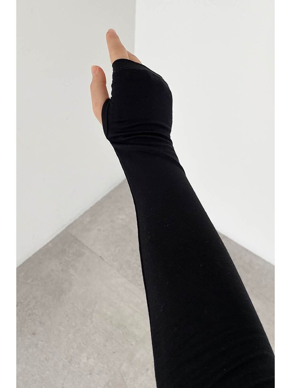 Eldiven Detaylı Balıkçı Yaka Body Siyah-2