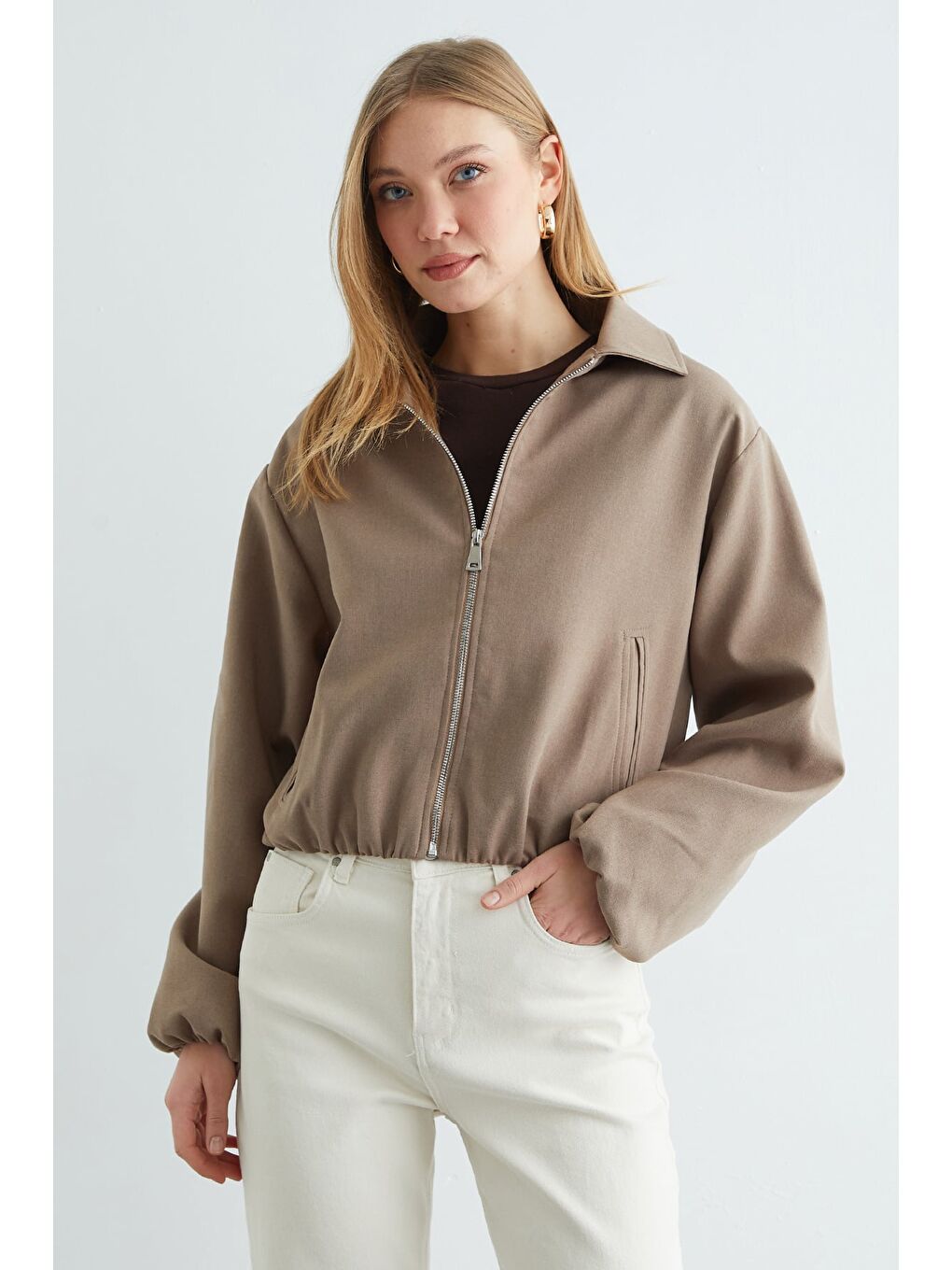 Bej Fermuarlı Polo Yaka Crop Bomber Ceket