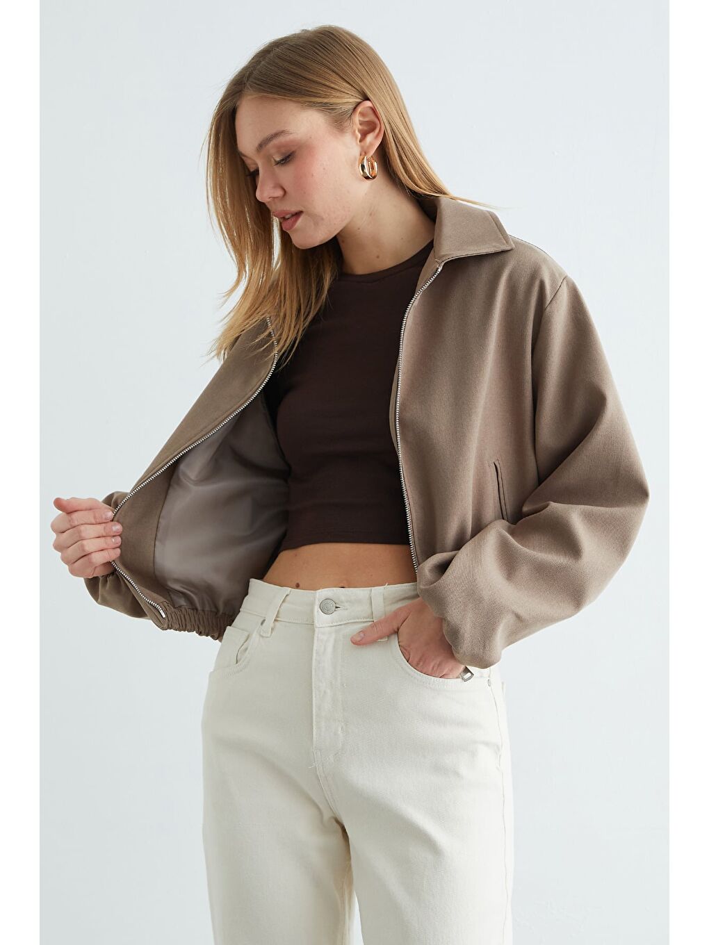 Bej Fermuarlı Polo Yaka Crop Bomber Ceket-2