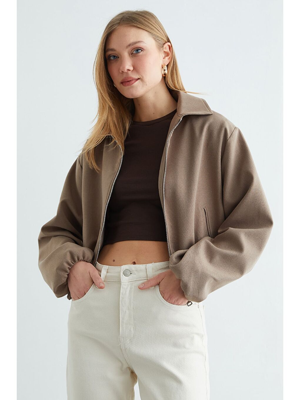 Bej Fermuarlı Polo Yaka Crop Bomber Ceket-3