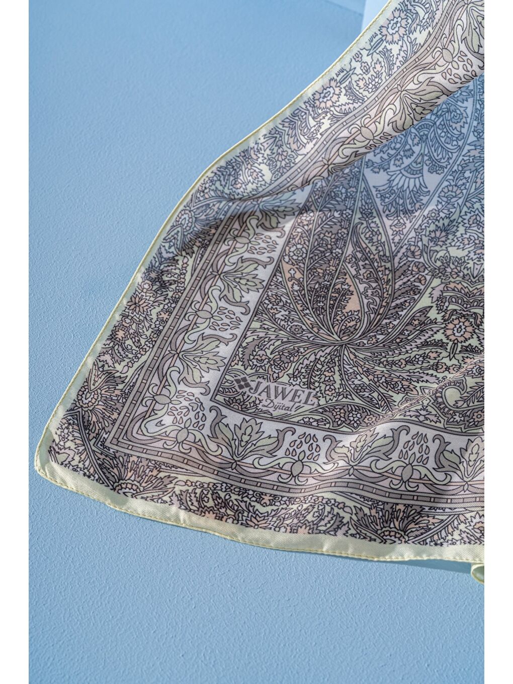 Yeşil Kadın Etnik Desen Soft Nysa Şal-1