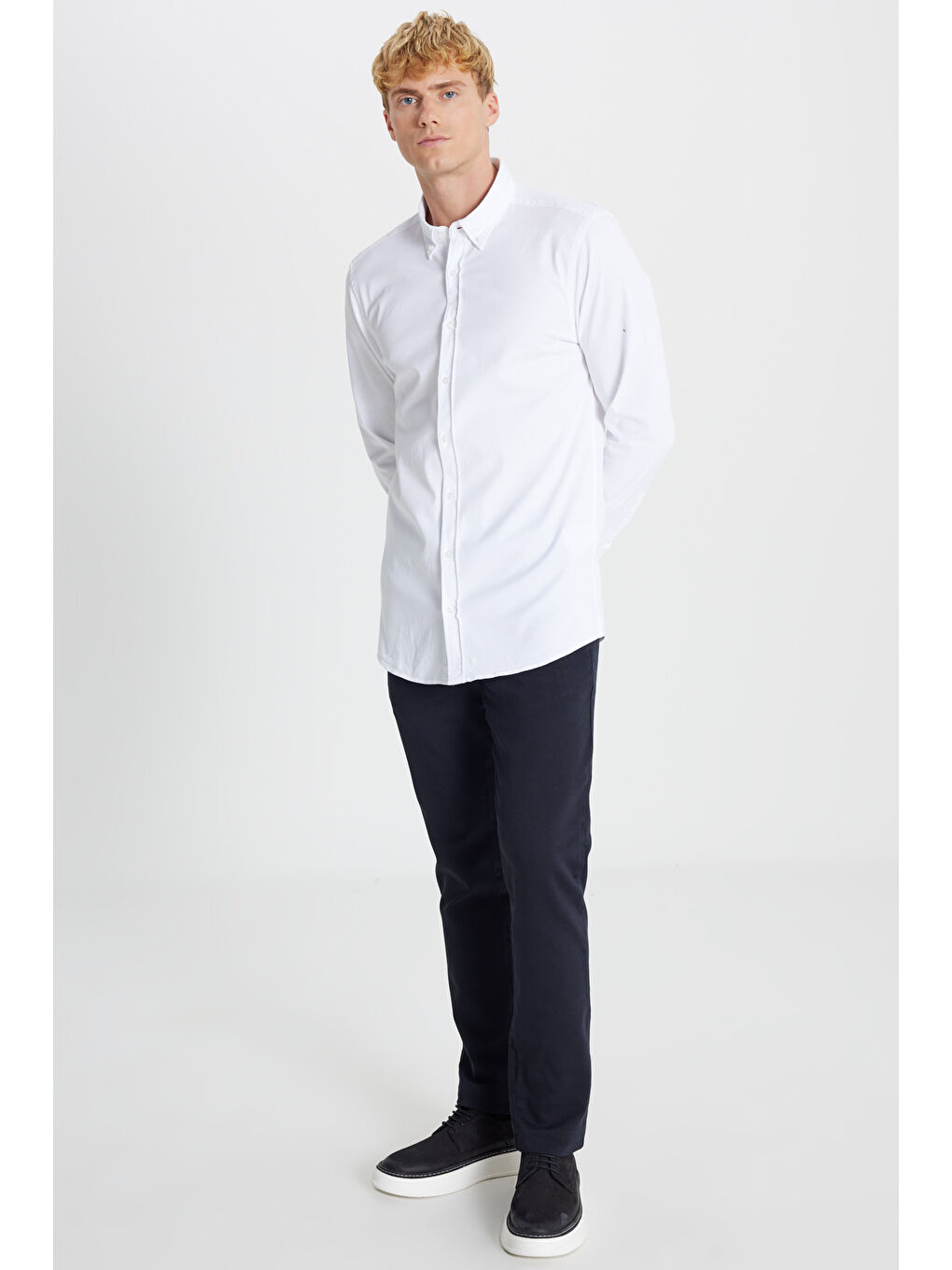 Erkek Beyaz Yumuşak Dokulu Pamuklu Slim Fit Dar Kesim Düğmeli Yaka Esnek Gömlek-1