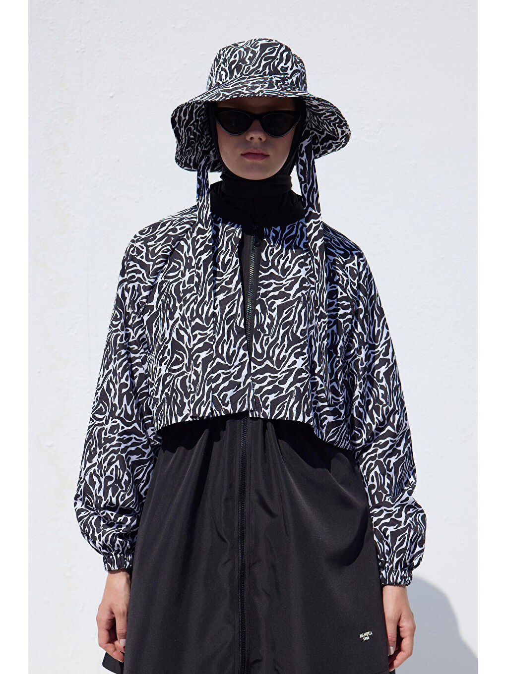 Siyah Rüzgarlıklı 3'Lü Tesettür Mayo Takımı Zebra-1