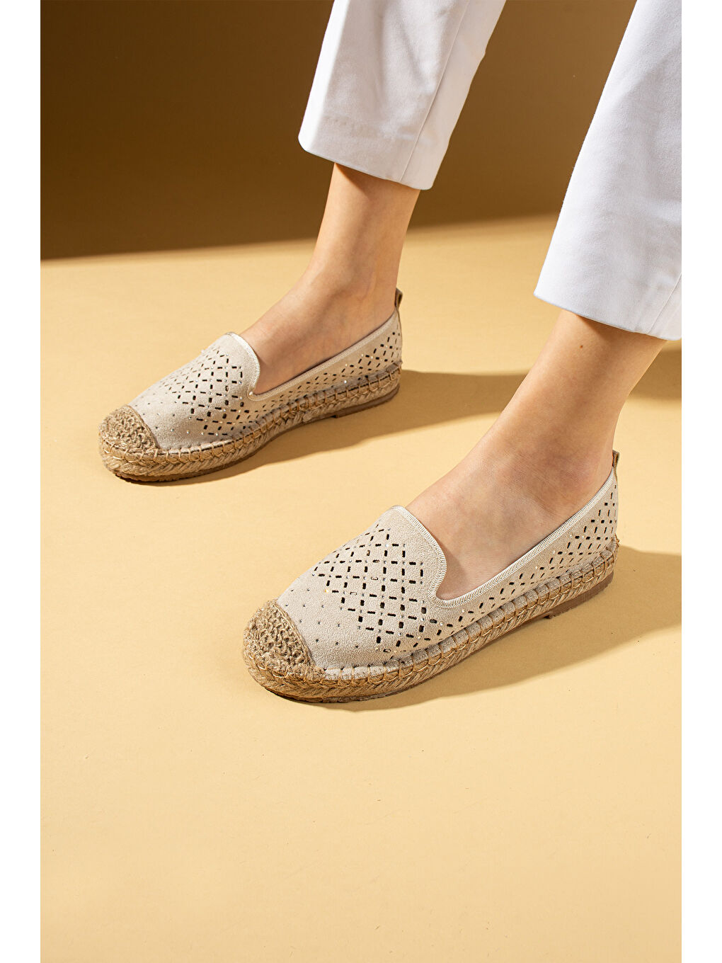 Bej Lazer Kesim Rahat Hasır Taban Dilli Kadın Babet 68-1024-25Süet