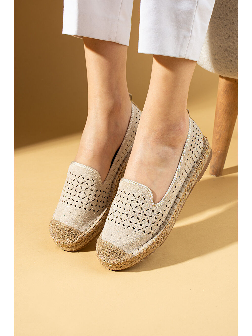 Bej Lazer Kesim Rahat Hasır Taban Dilli Kadın Babet 68-1024-25Süet-1