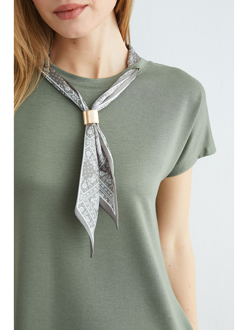 Haki Fular Detaylı Bisiklet Yaka Elbise-3