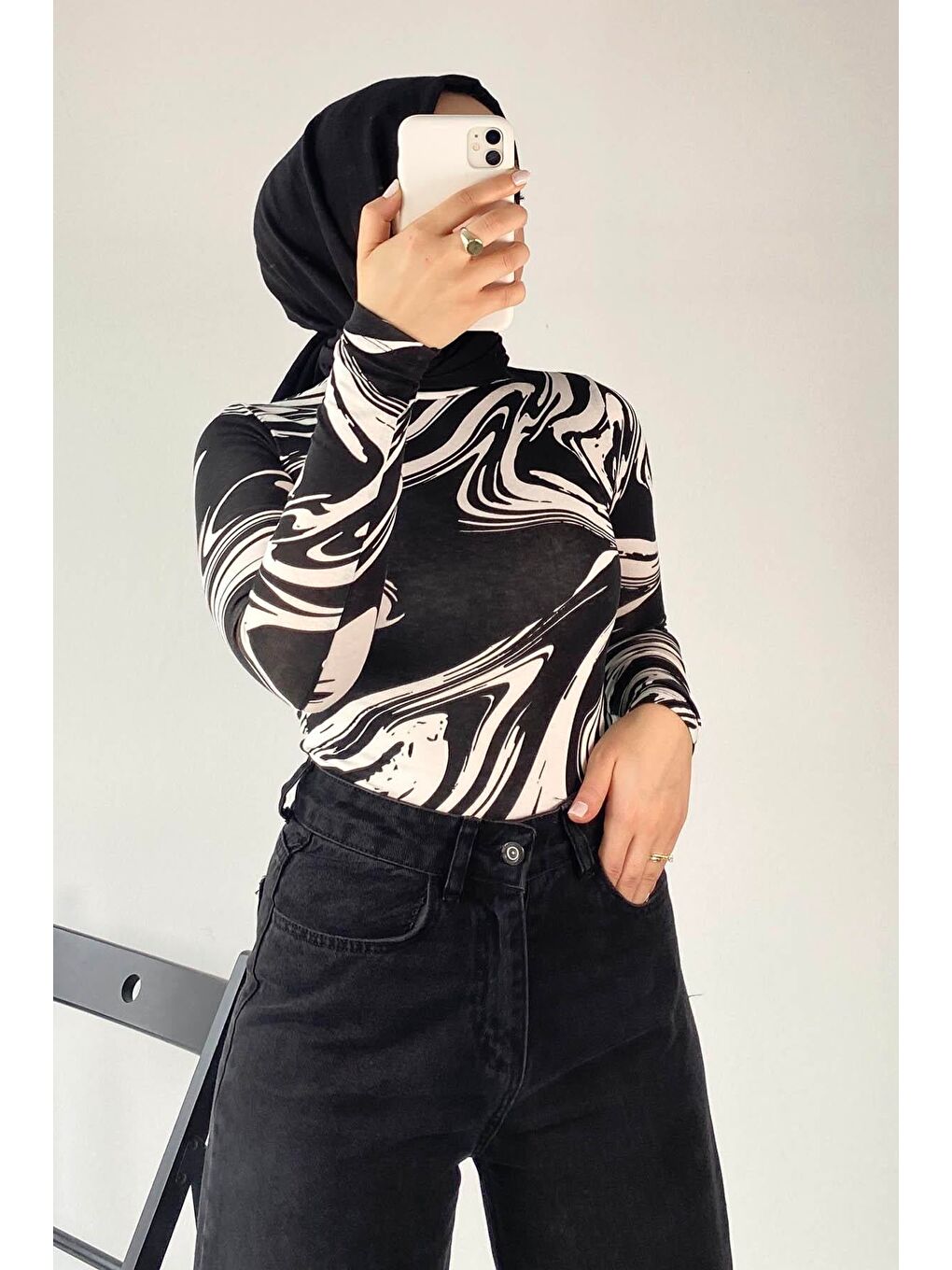 Yarım Balıkçı Yaka Desenli Body Siyah-2