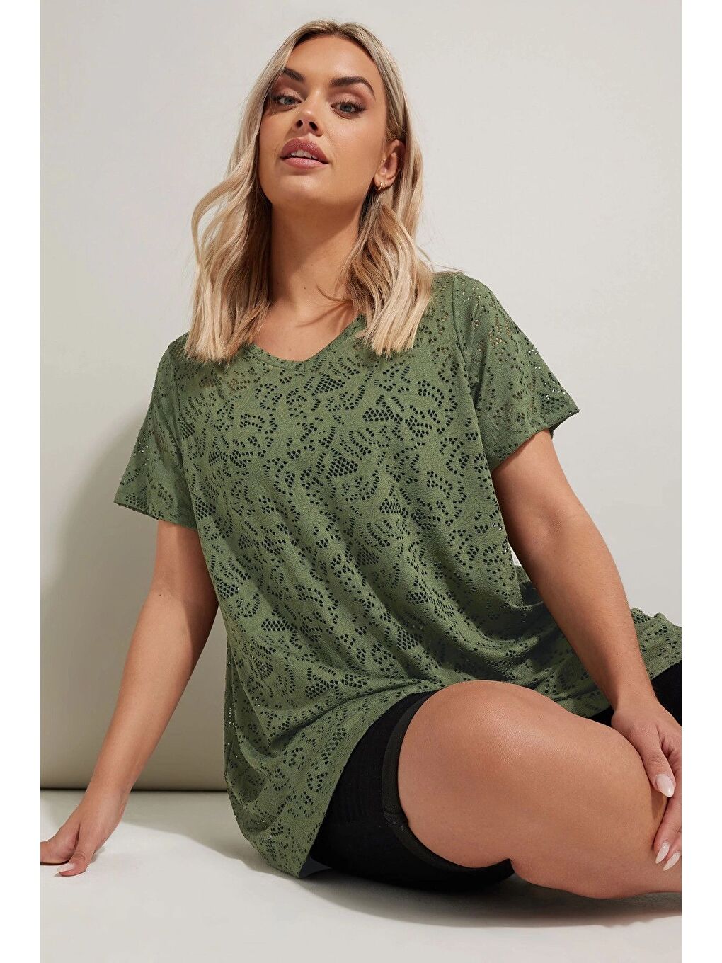 Yeşil Büyük Beden V Yaka Kolsuz Astarsız Dantel T-shirt 304091